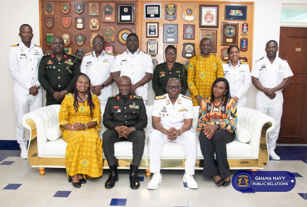 group pic with naval chief 24
